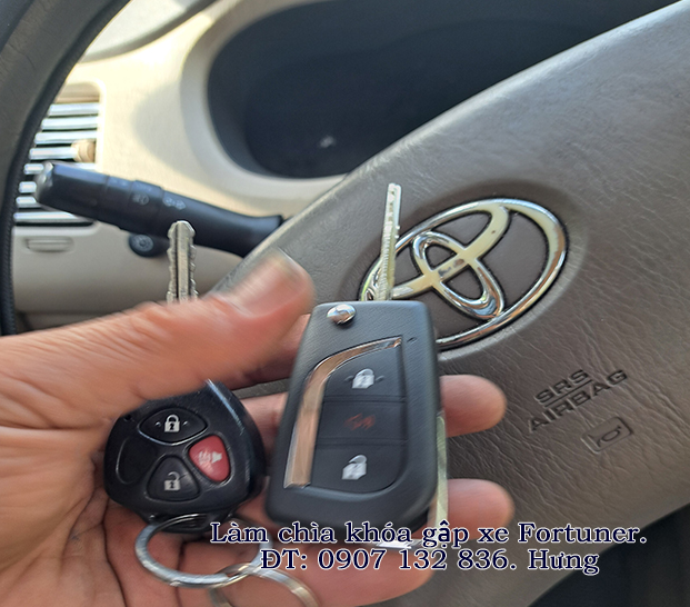 Làm Chìa Khóa Gập Toyota Fortuner