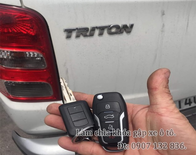 LÀM CHÌA KHÓA GẬP XE MITSUBISHI TRITON 