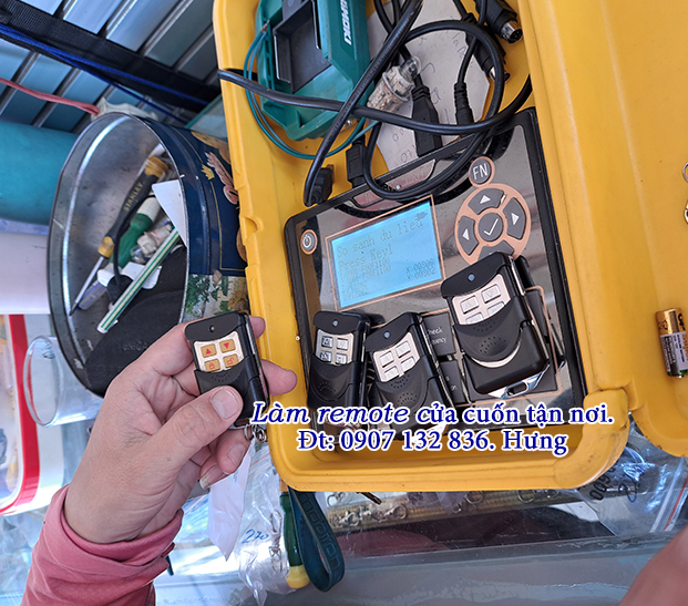 Làm Điều Khiển Cửa Cuốn Tại Nhà