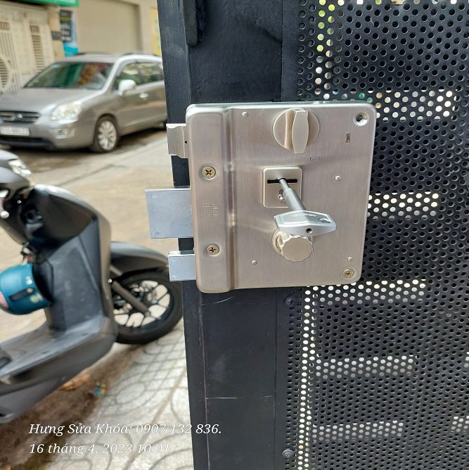 khóa cổng ngoài trời