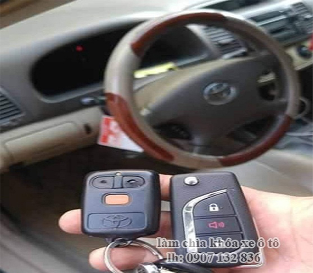 LÀM CHÌA KHÓA GẬP XE TOYOTA CAMRY